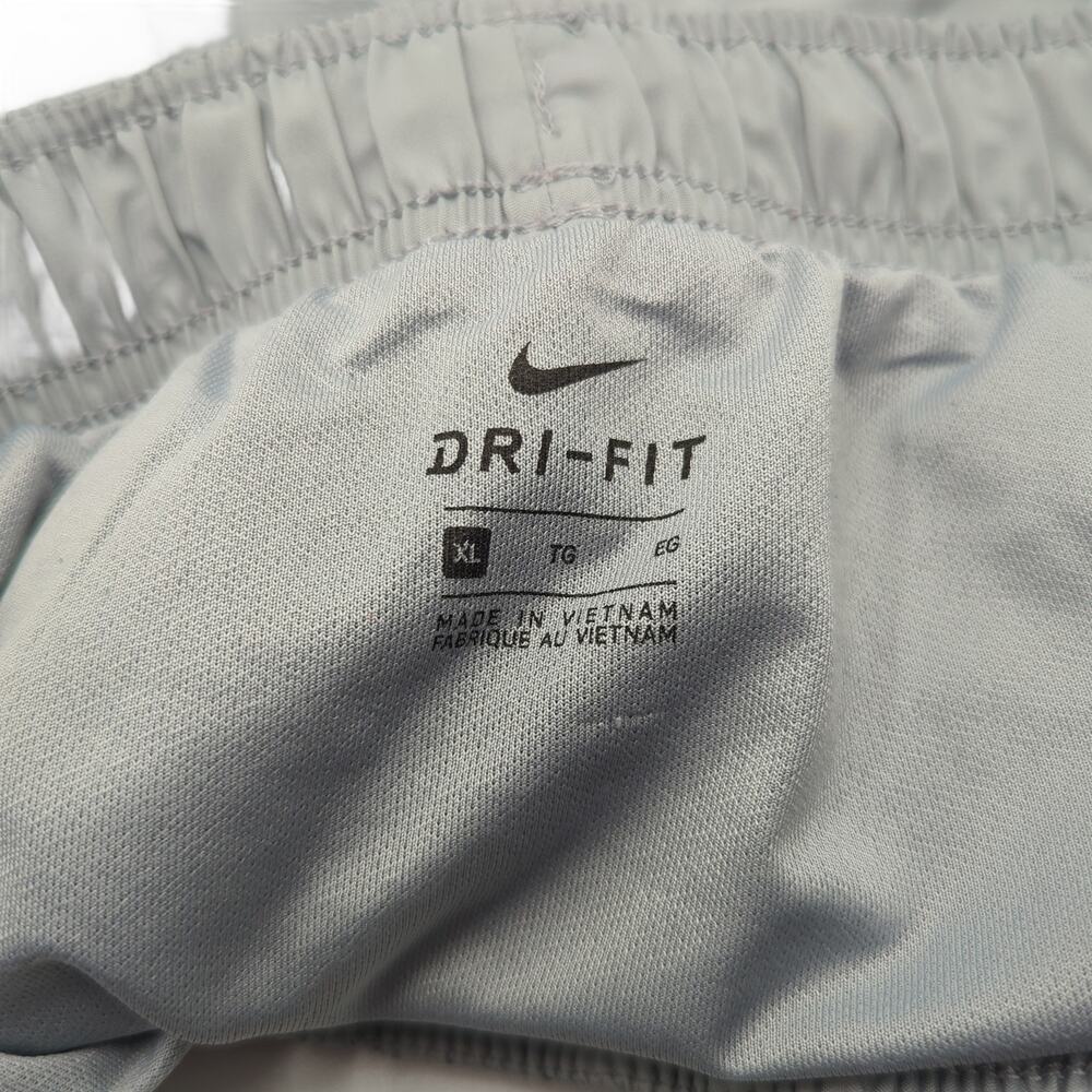 Nike XL Dri-Fit Shorts Gray - Picture 3 of 3